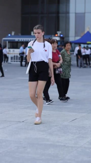 歪果仁小姐姐吃饭,一场味蕾的异国风情体验